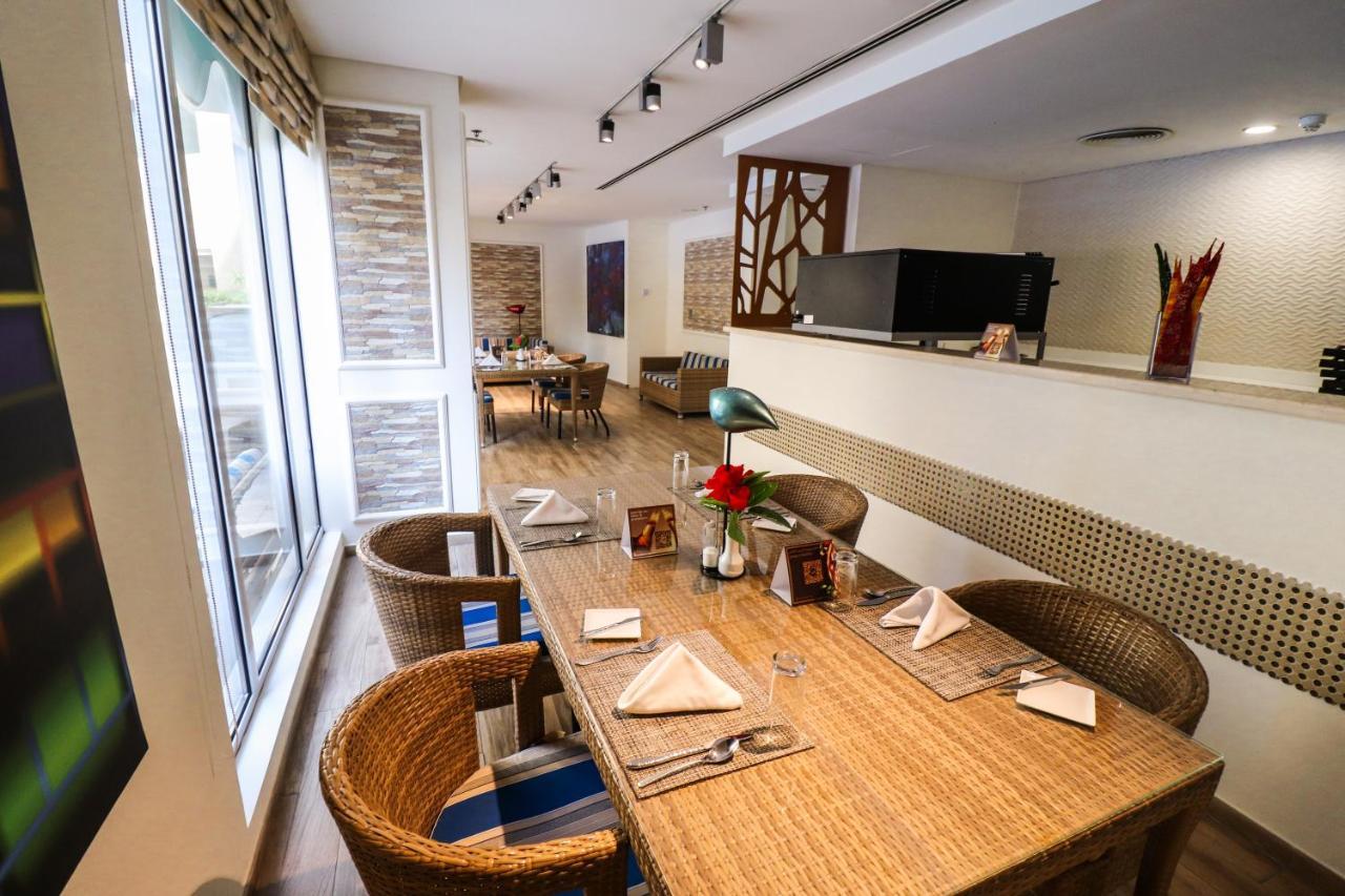 Gulf Suites Hotel Amwaj Manama Exteriör bild