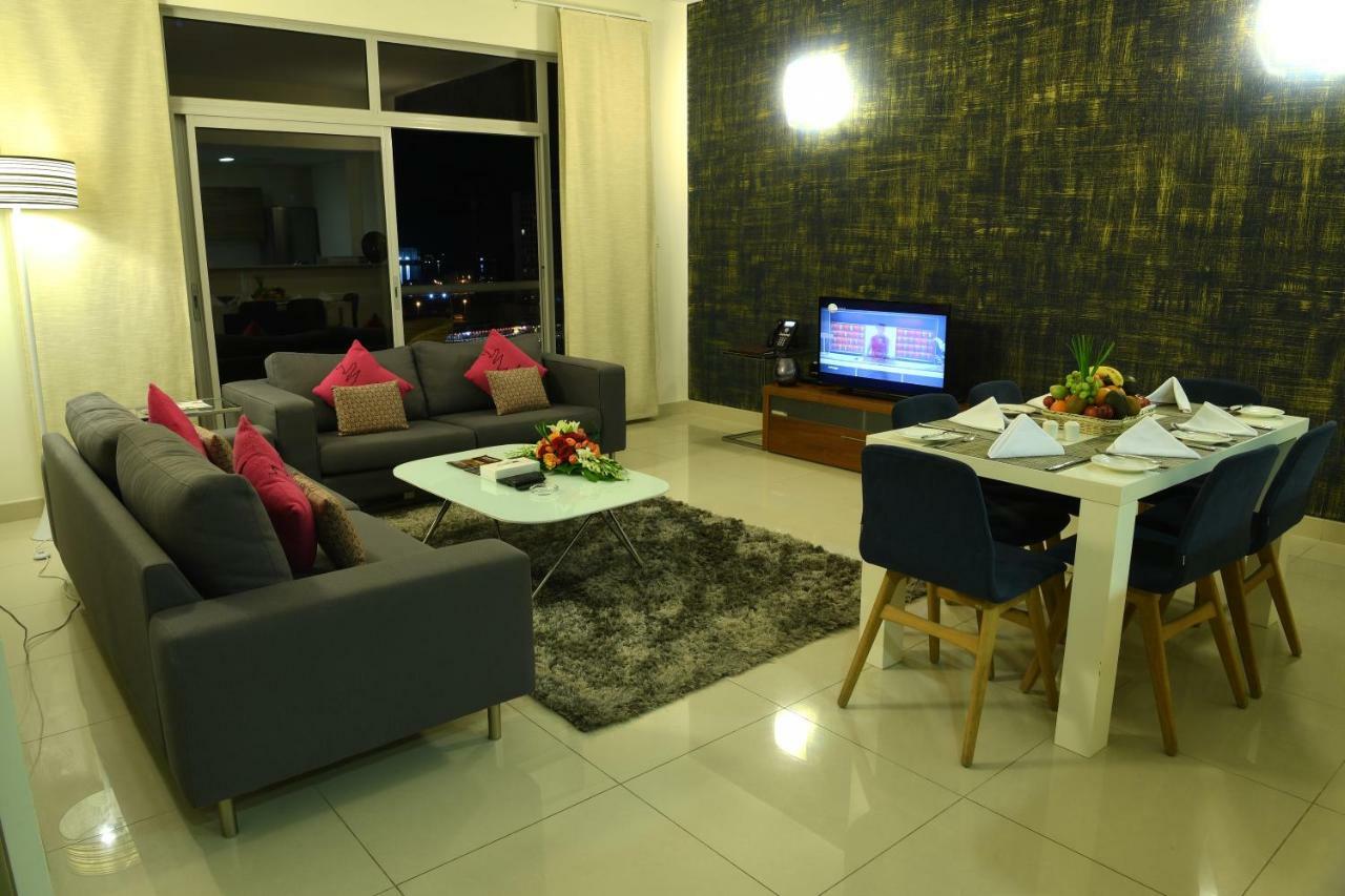 Gulf Suites Hotel Amwaj Manama Exteriör bild