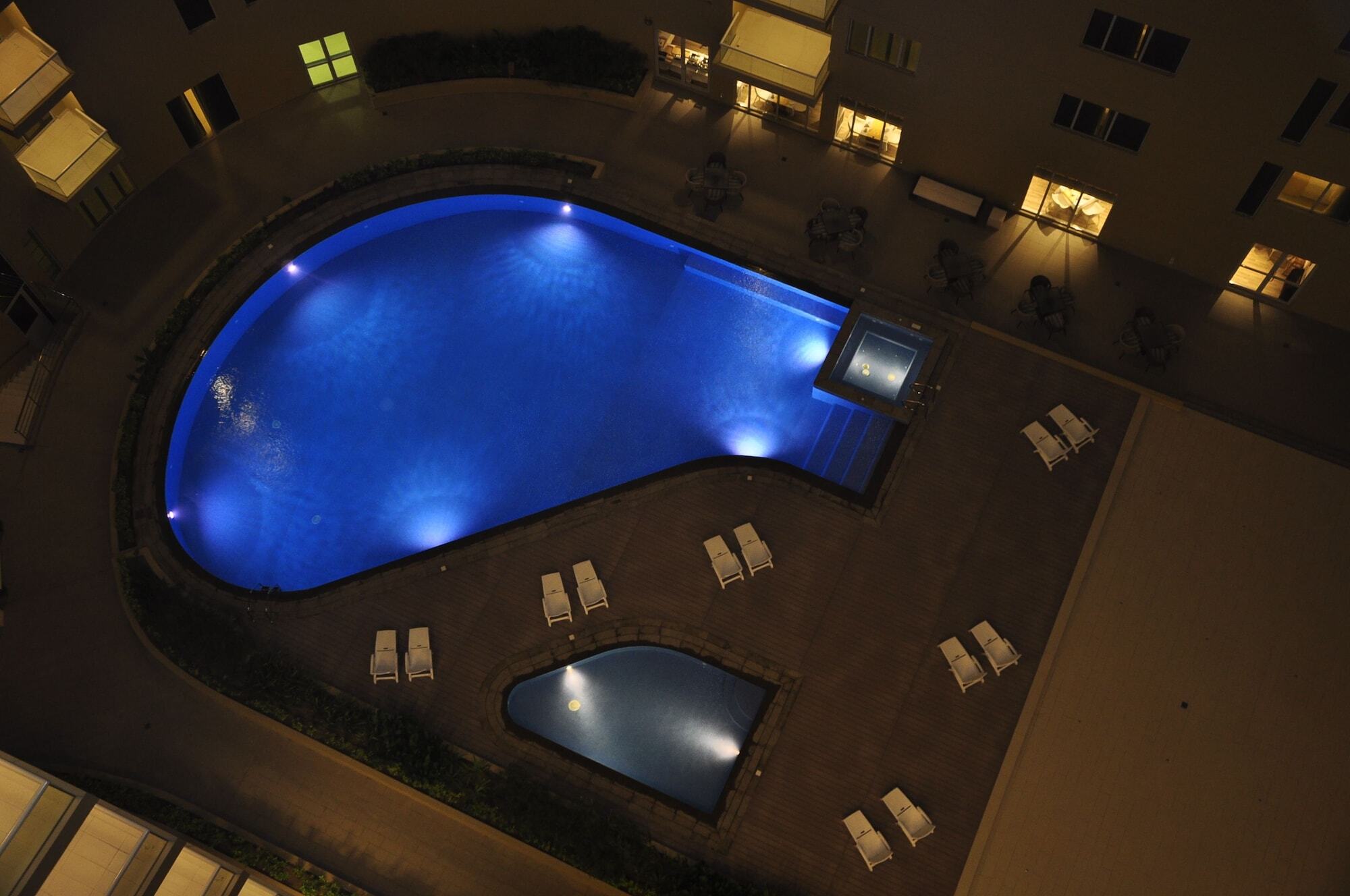 Gulf Suites Hotel Amwaj Manama Exteriör bild