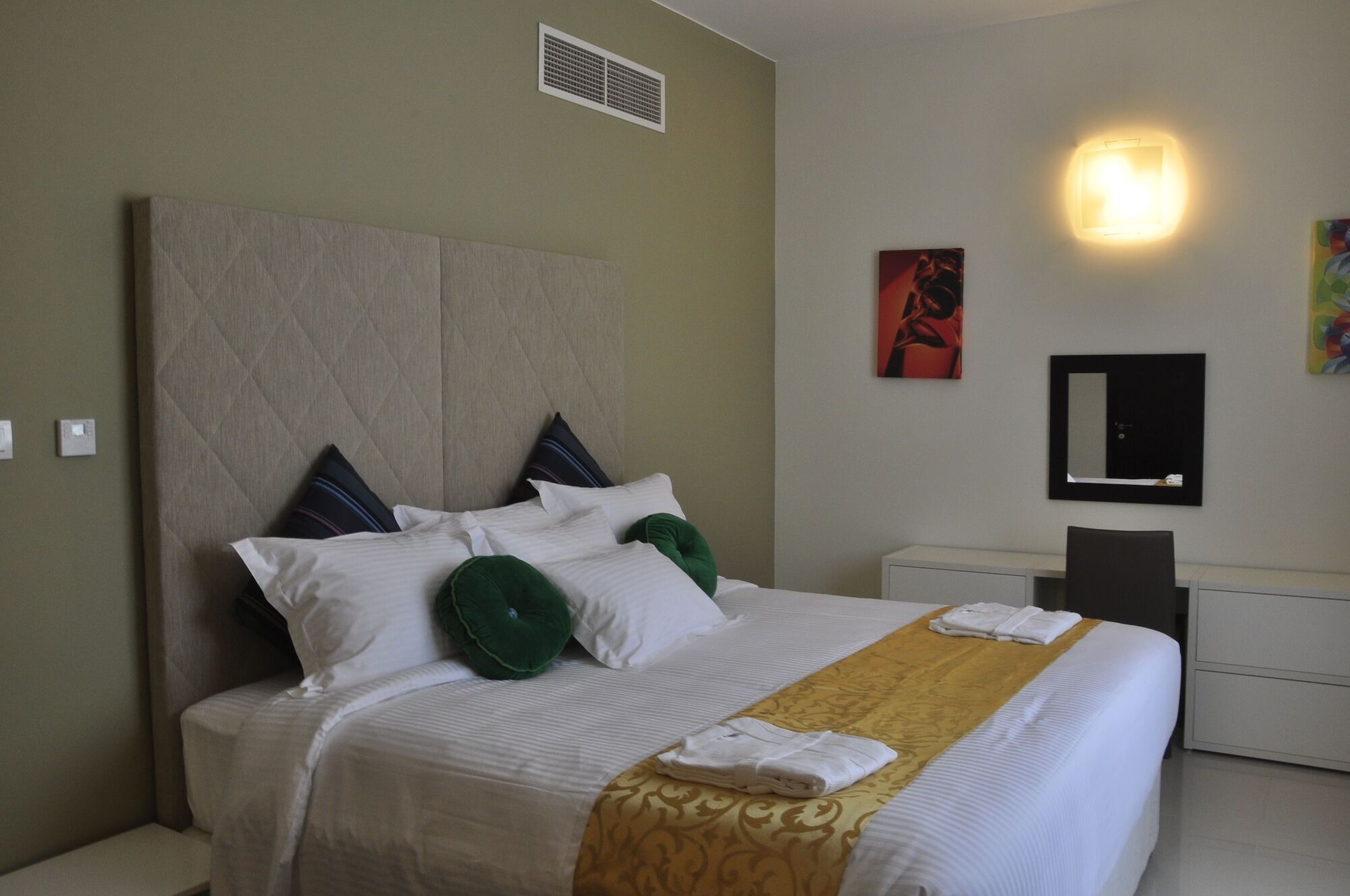 Gulf Suites Hotel Amwaj Manama Exteriör bild