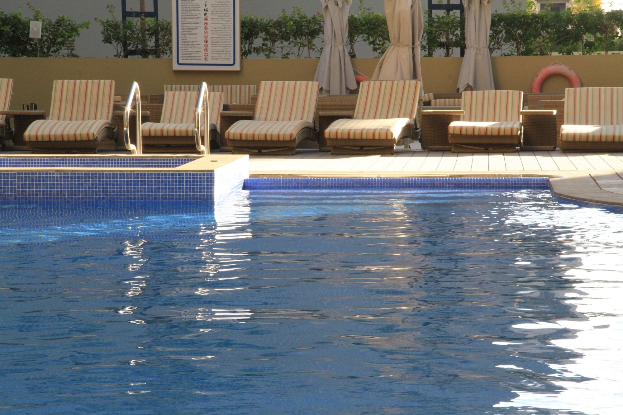Gulf Suites Hotel Amwaj Manama Exteriör bild